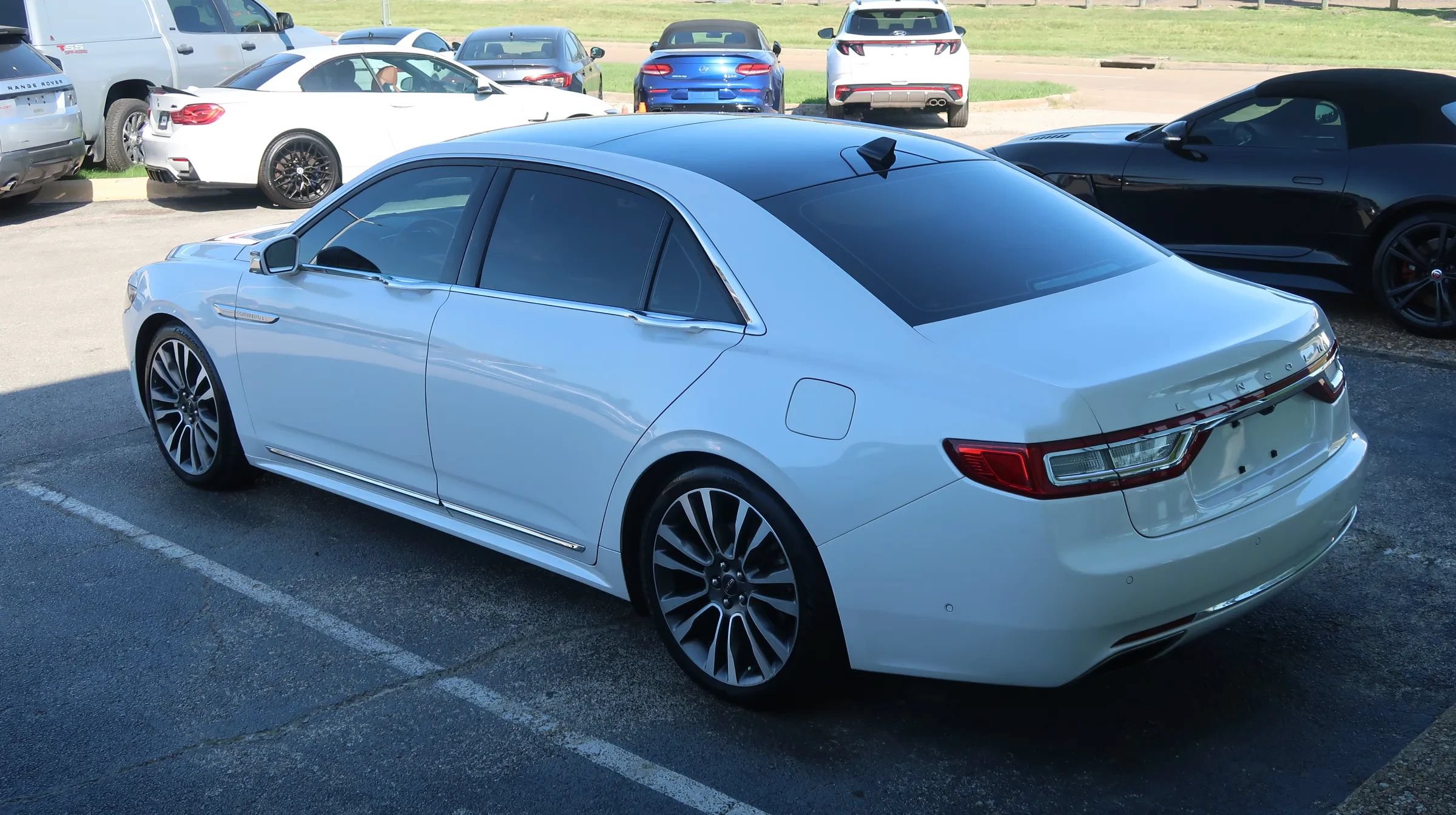 Used 2018 Lincoln Continental Reserve w/ Rear-seat Package FWD image 12