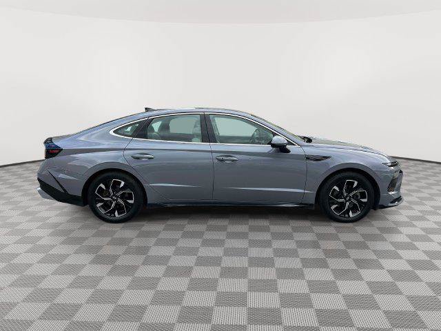 Certified 2024 Hyundai Sonata SEL FWD image 2