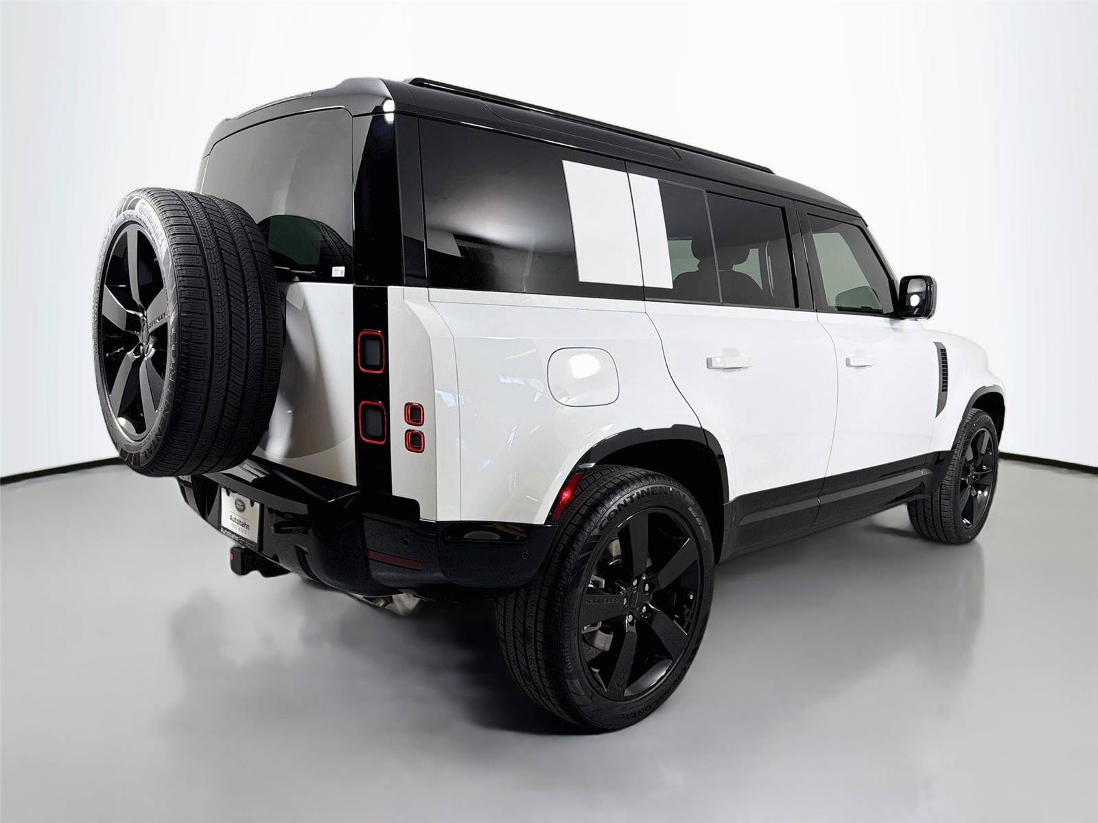 New 2026 Land Rover Defender 110 X-Dynamic SE AWD/4WD image 5