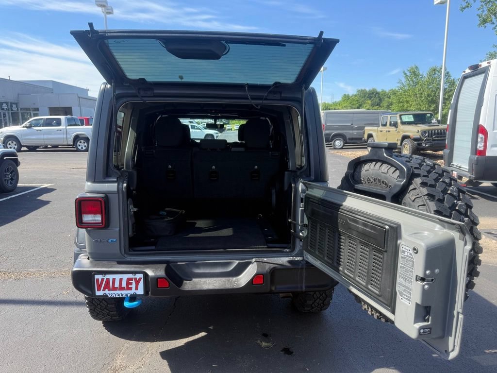 Used 2023 Jeep Wrangler Unlimited w/ Cold Weather Group AWD/4WD image 47