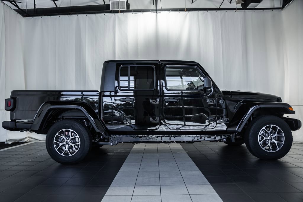 New 2025 Jeep Gladiator Sport image 3