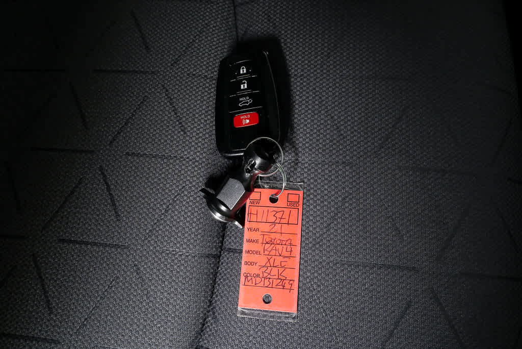Used 2021 Toyota RAV4 XLE w/ Convenience Package image 23