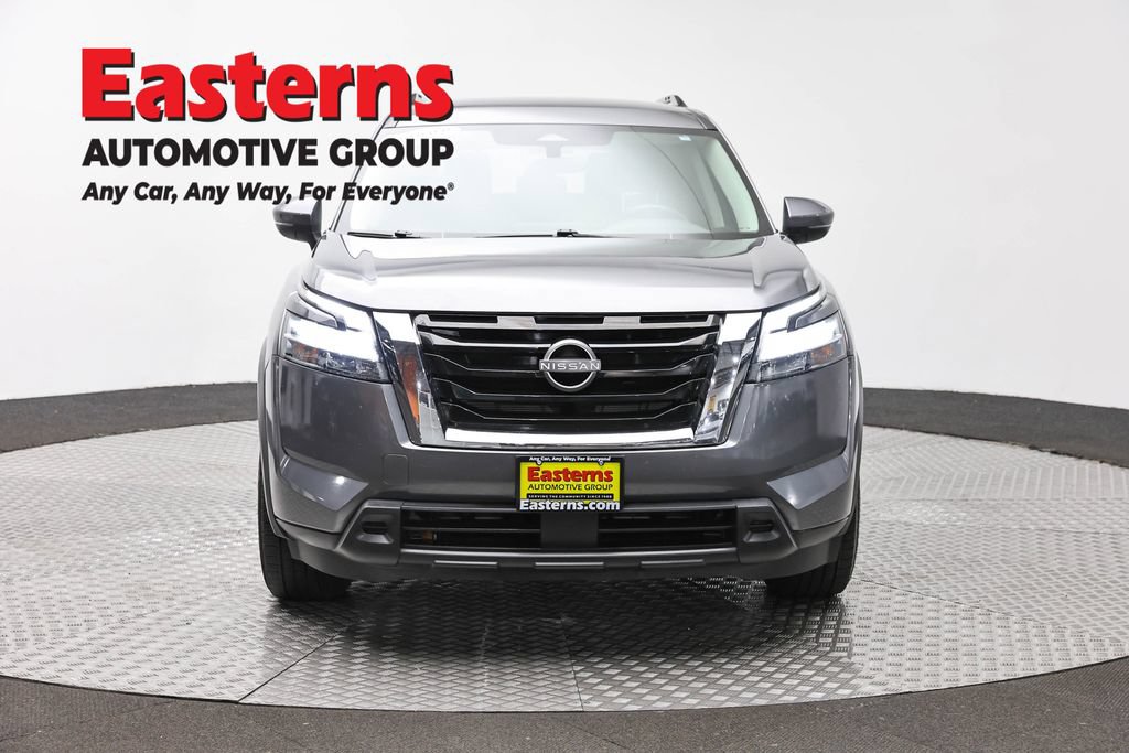 Used 2022 Nissan Pathfinder SV AWD/4WD image 2