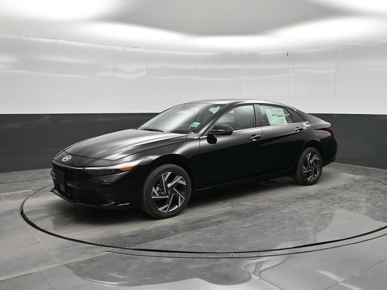New 2026 Hyundai Elantra Limited FWD image 4