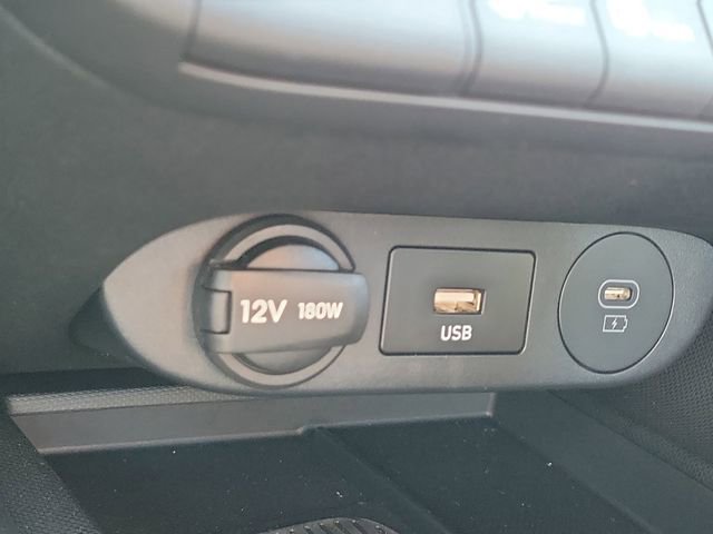 Used 2025 Hyundai Elantra Sport image 30