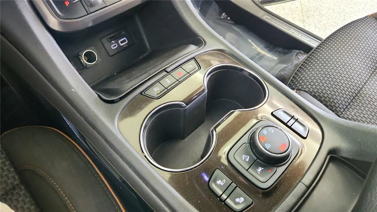 Used 2020 GMC Acadia AT4 w/ Driver Alert Package II AWD/4WD image 27