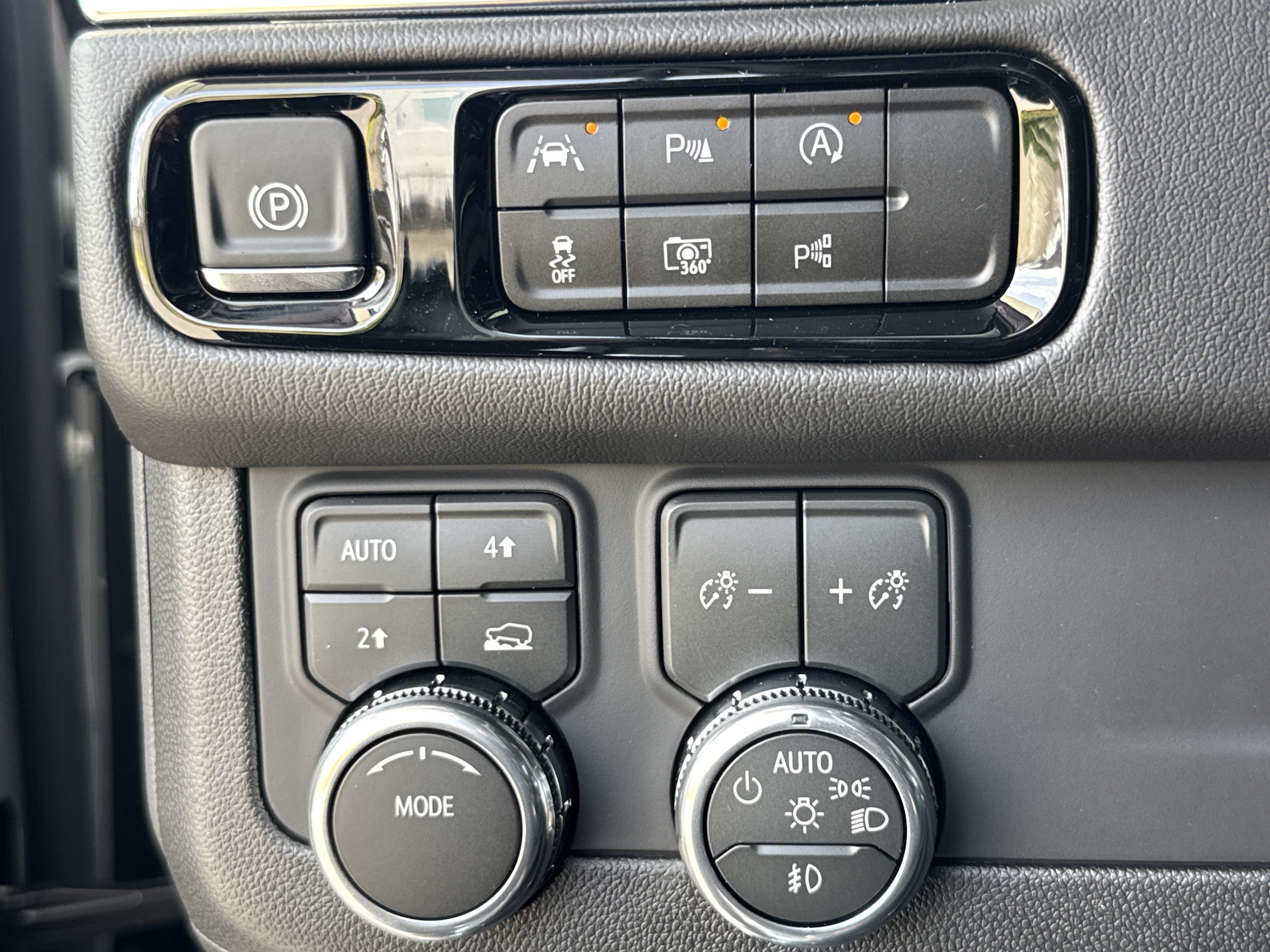 New 2026 GMC Yukon XL Denali w/ Sun & Power Step Package AWD/4WD image 19