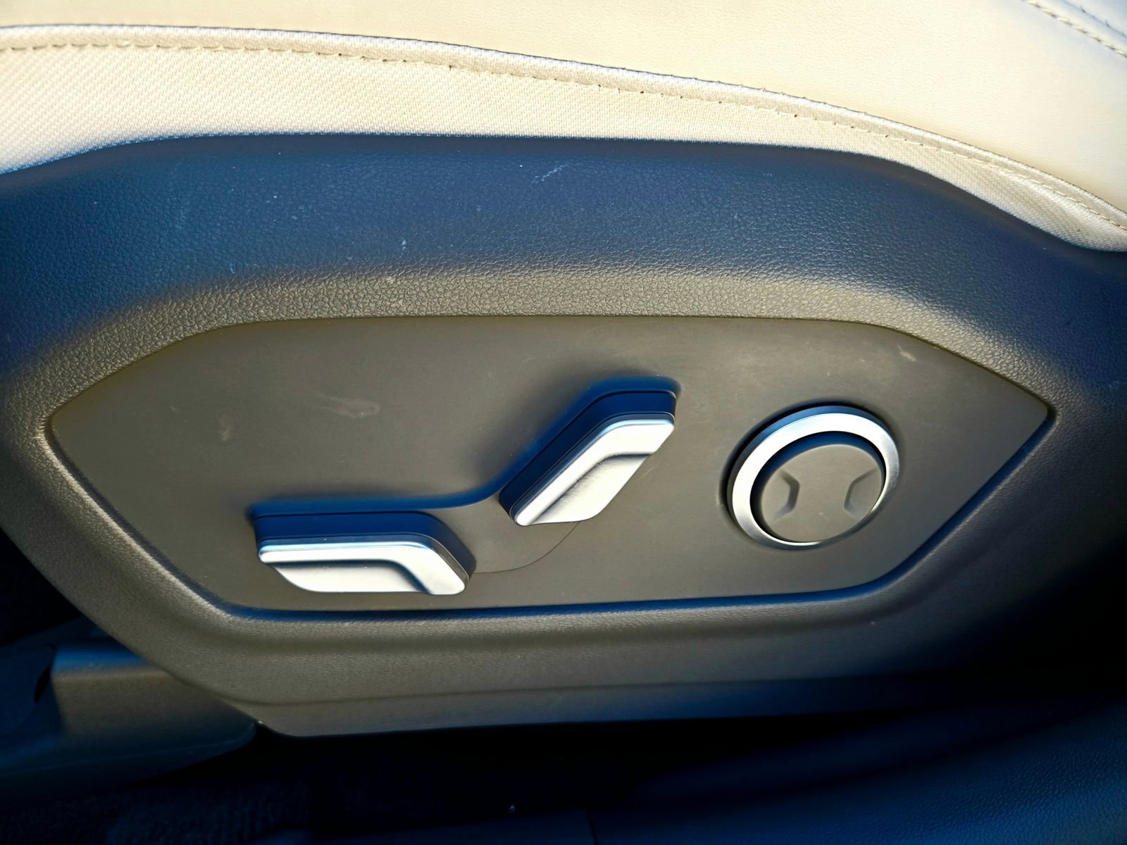 Used 2024 Hyundai Santa Fe SEL image 24