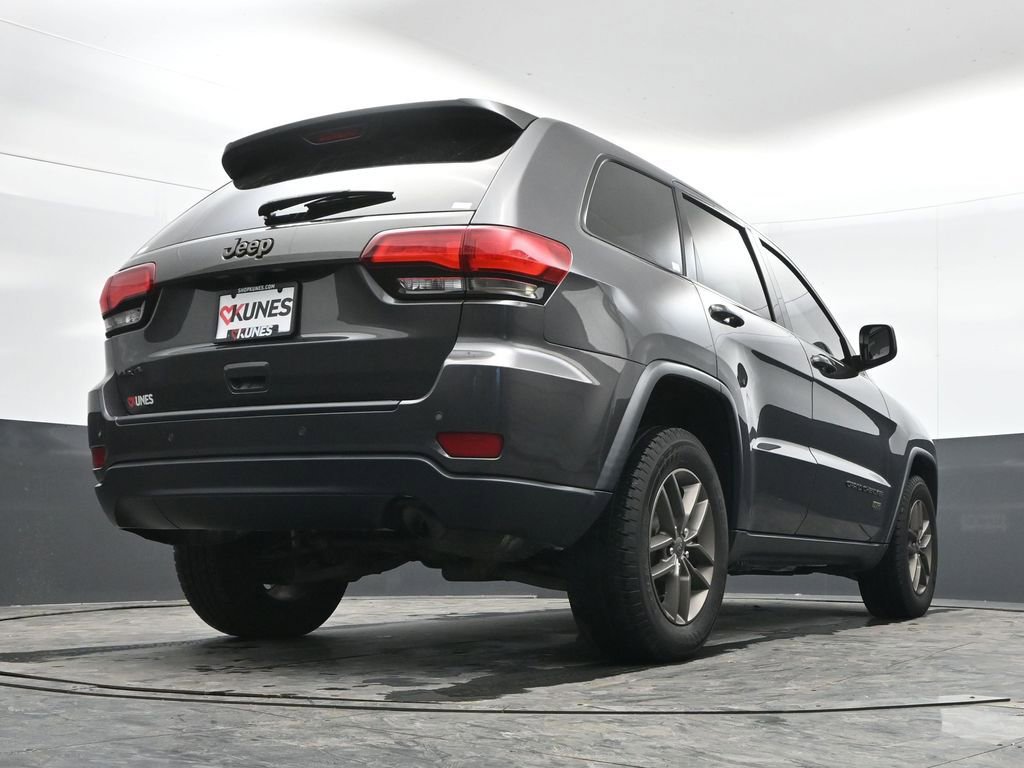 Used 2016 Jeep Grand Cherokee Laredo 75th Anniversary image 30