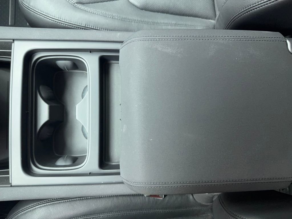 Used 2023 Land Rover Defender 110 SE image 37