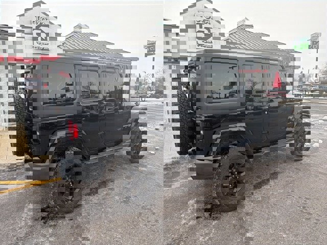 Used 2018 Jeep Wrangler Unlimited Sahara image 10