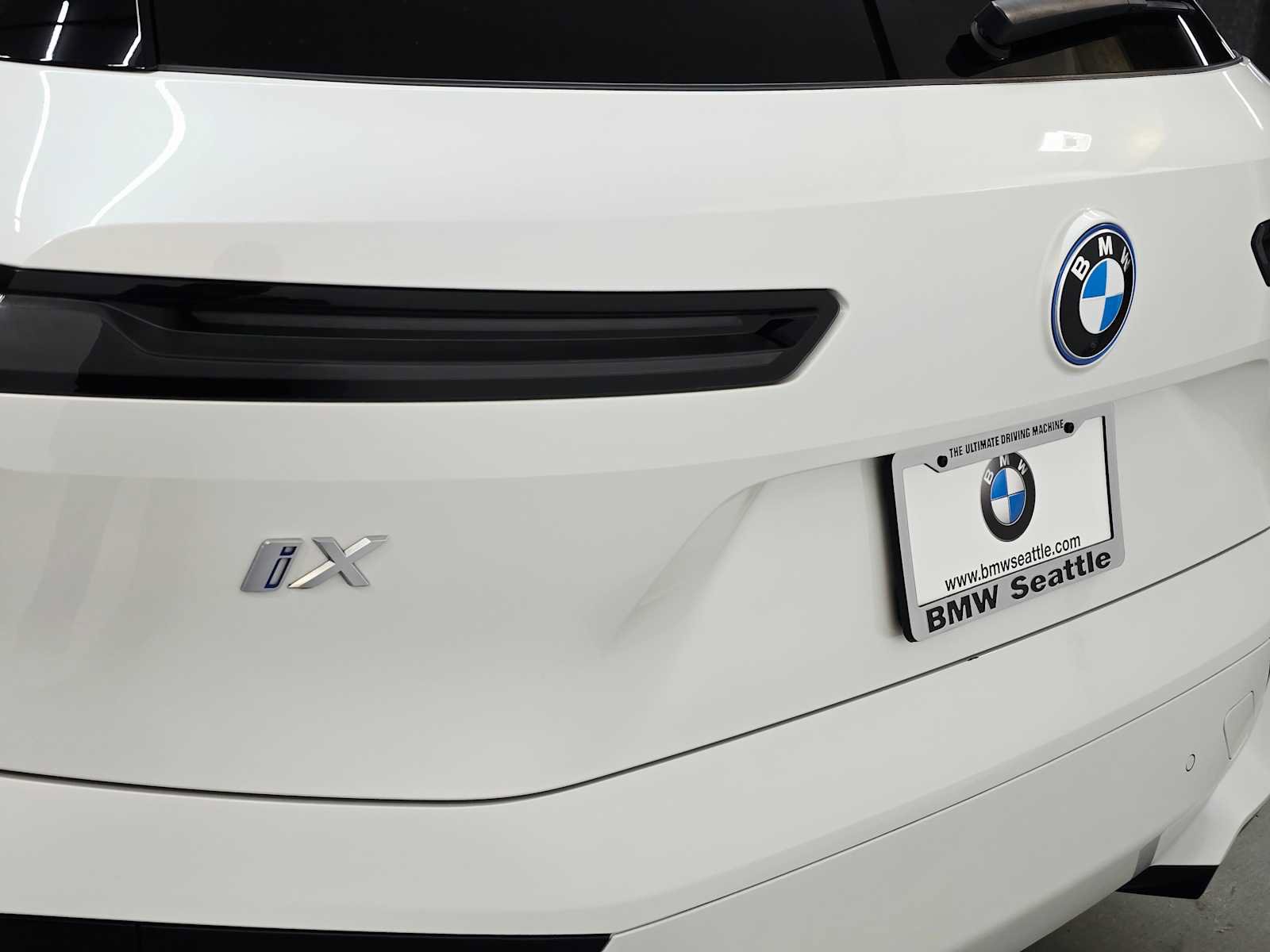 Used 2025 BMW iX xDrive50 AWD/4WD image 7