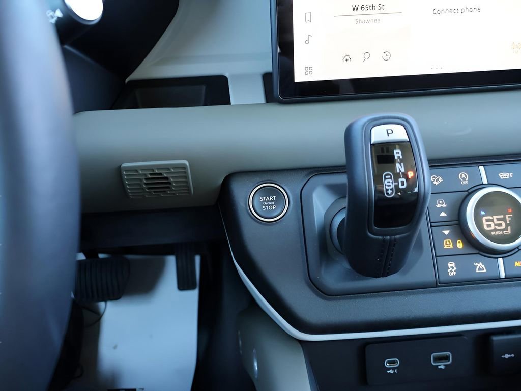 Used 2024 Land Rover Defender 110 SE image 28