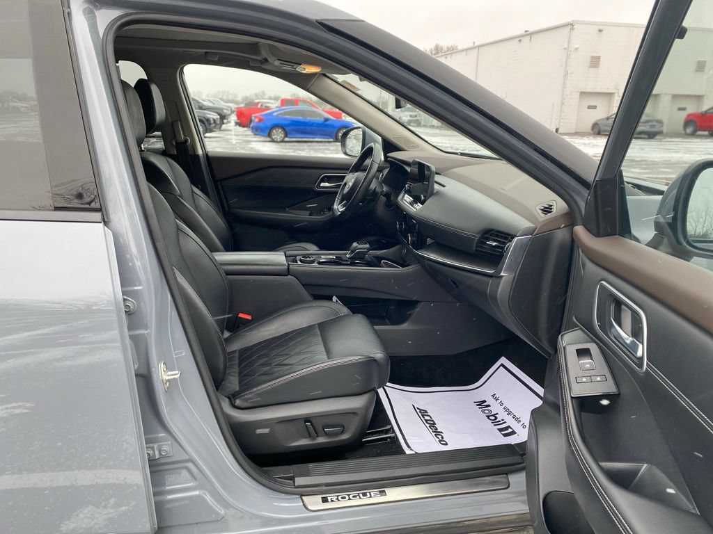 Used 2023 Nissan Rogue Platinum w/ Platinum Premium Package AWD/4WD image 12