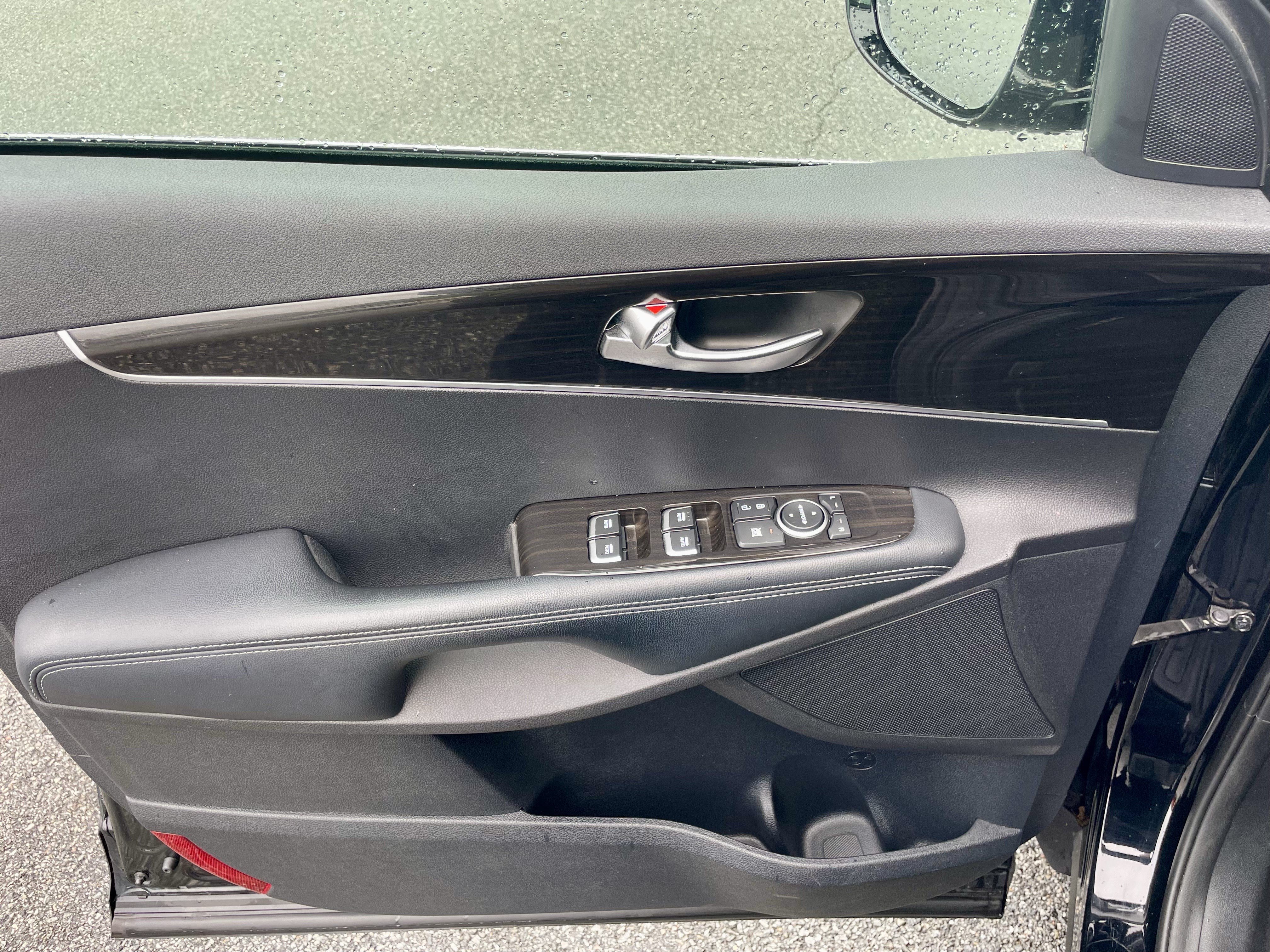 Used 2019 Kia Sorento AWD V6 image 12