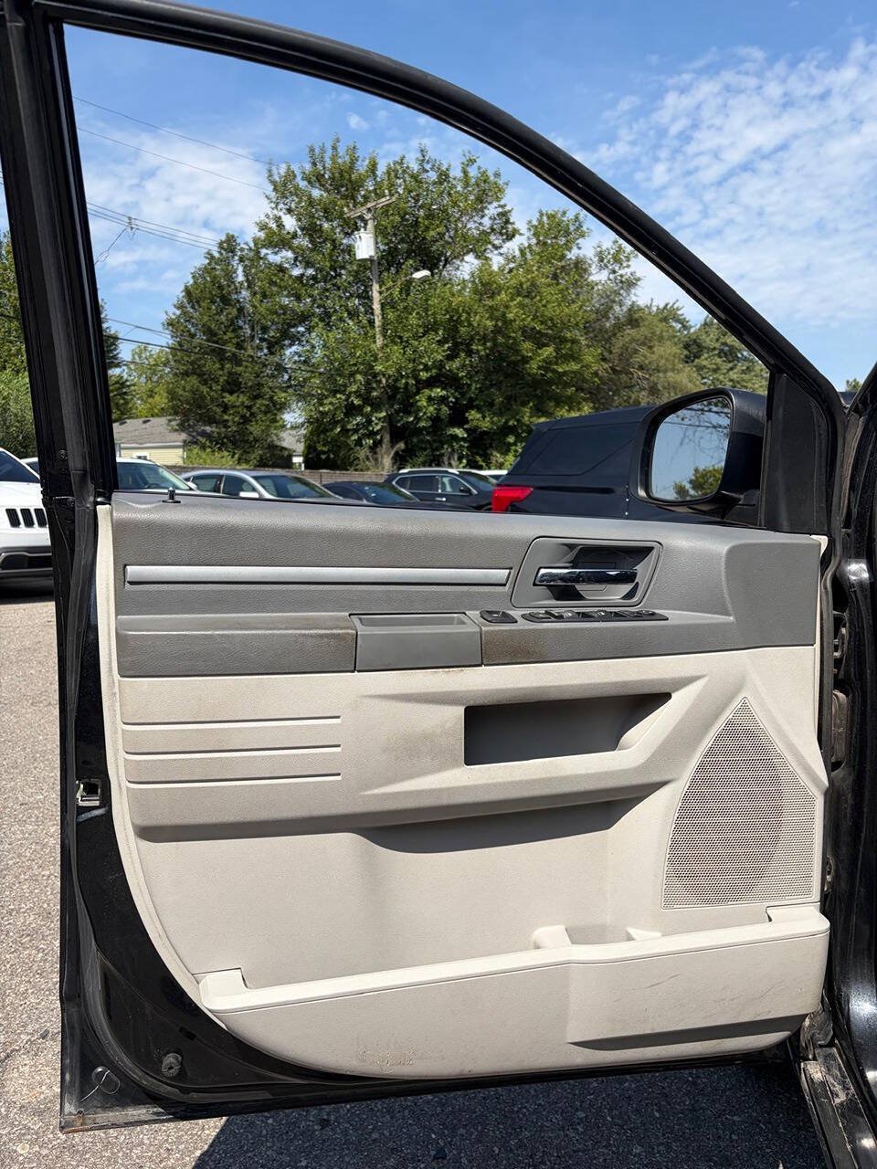 Used 2008 Dodge Grand Caravan SXT FWD image 10
