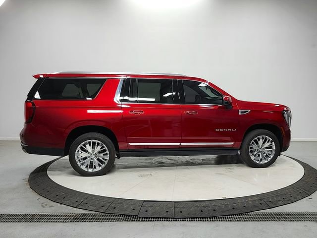 Used 2025 GMC Yukon XL Denali w/ Sun & Power Step Package image 8