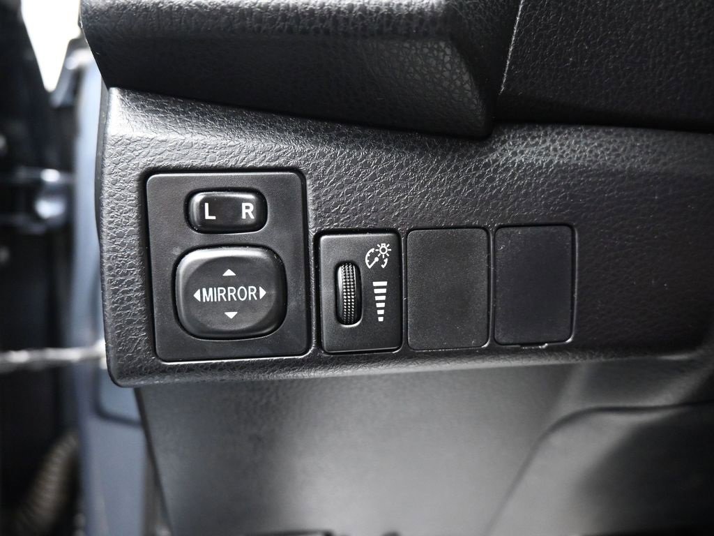 Used 2014 Toyota Corolla LE image 21