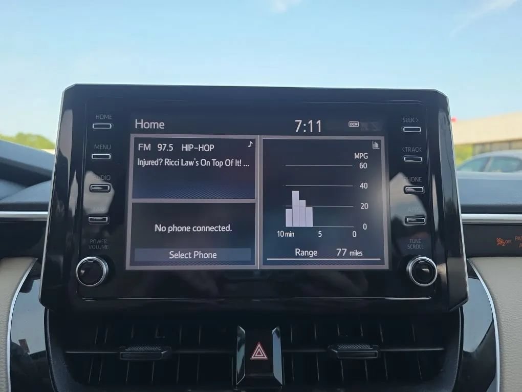 Used 2020 Toyota Corolla LE FWD image 25