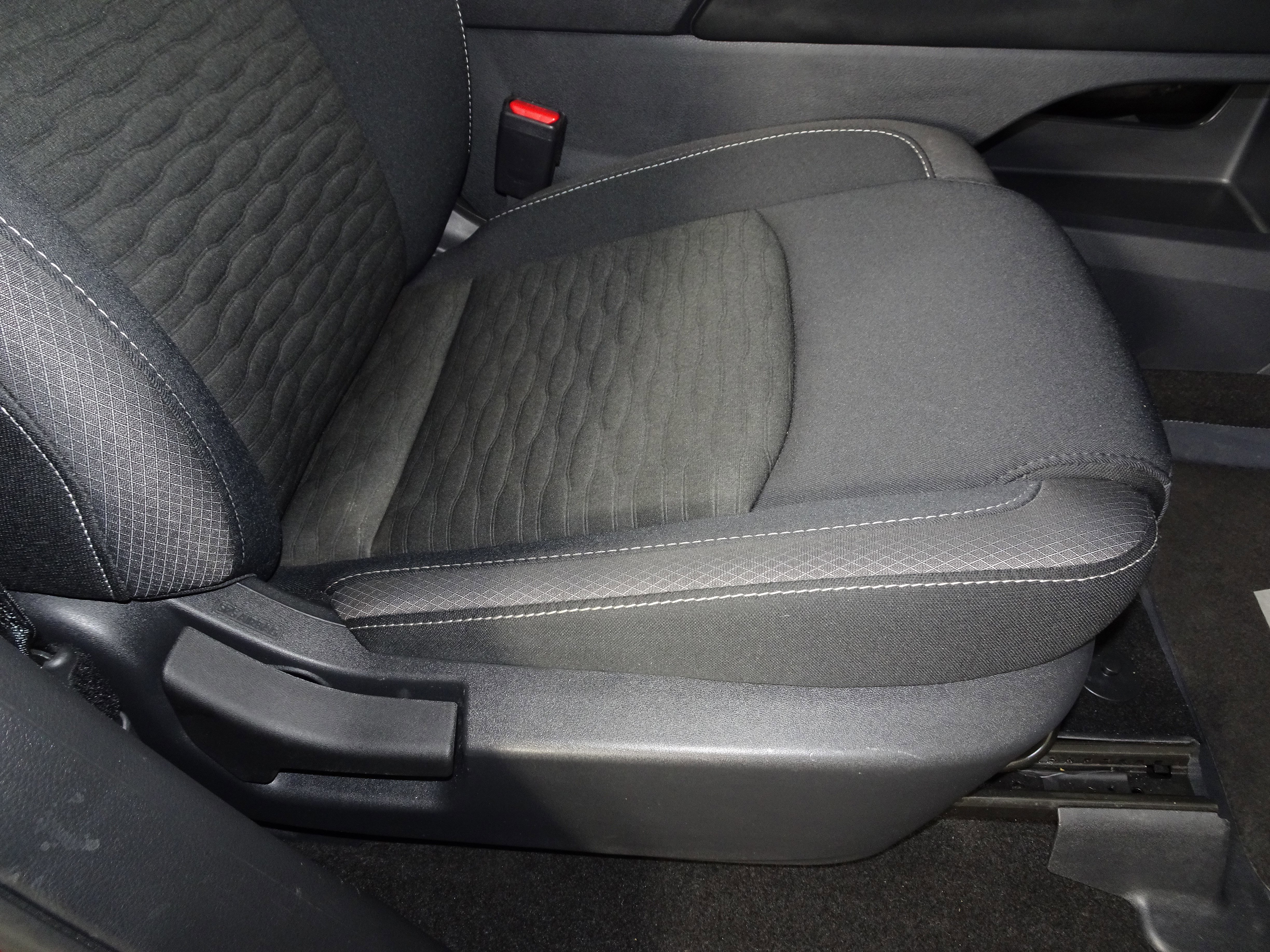 Used 2023 Nissan Pathfinder SV image 35