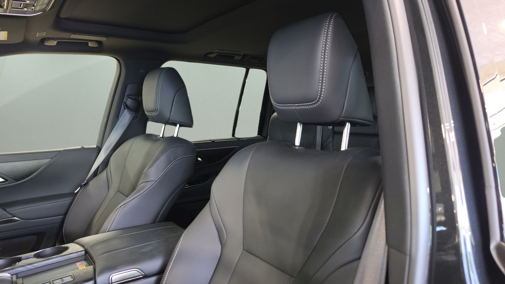 New 2026 Lexus LX 600 4WD w/ Luxury Package image 13