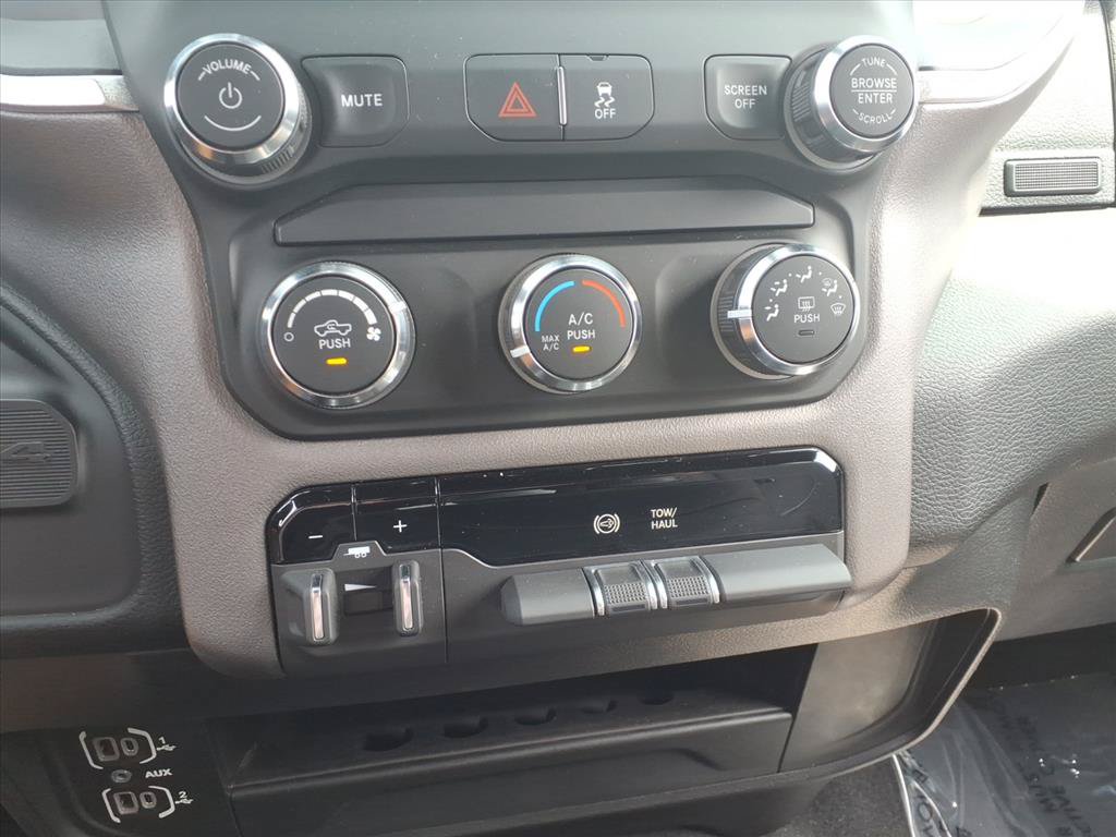 Used 2024 RAM 3500 Big Horn AWD/4WD image 13
