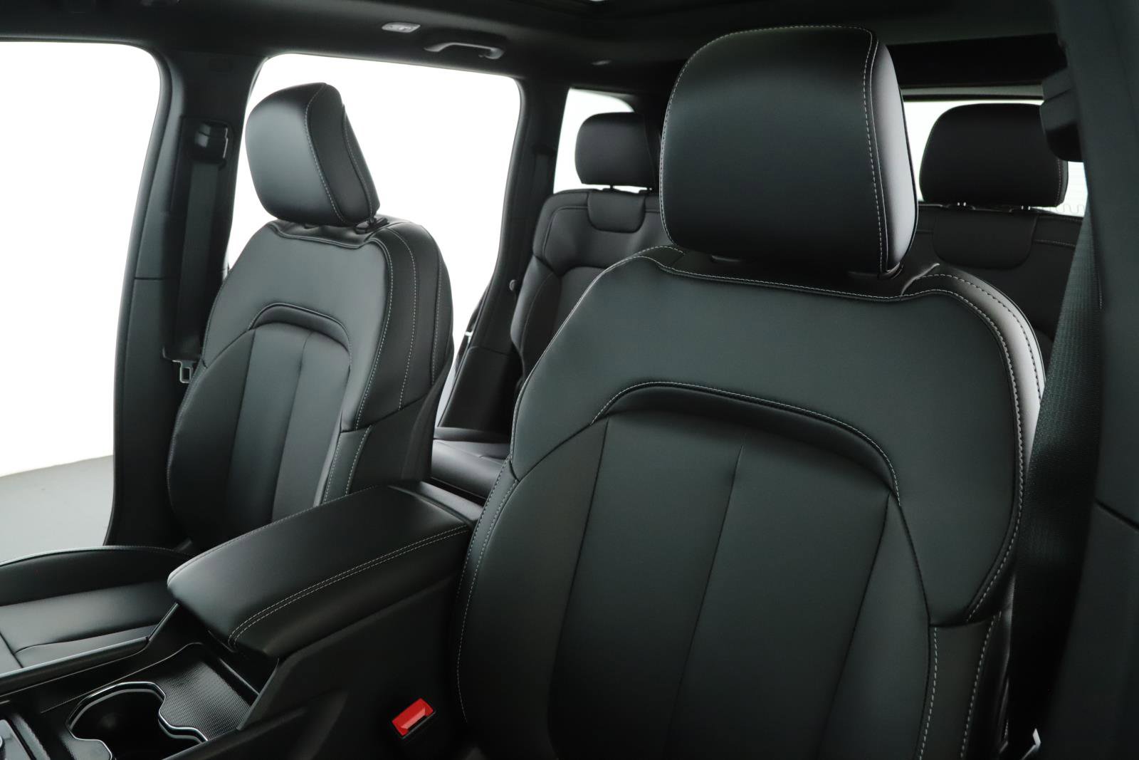 New 2026 Jeep Grand Cherokee Limited w/ Limited Altitude Package image 4