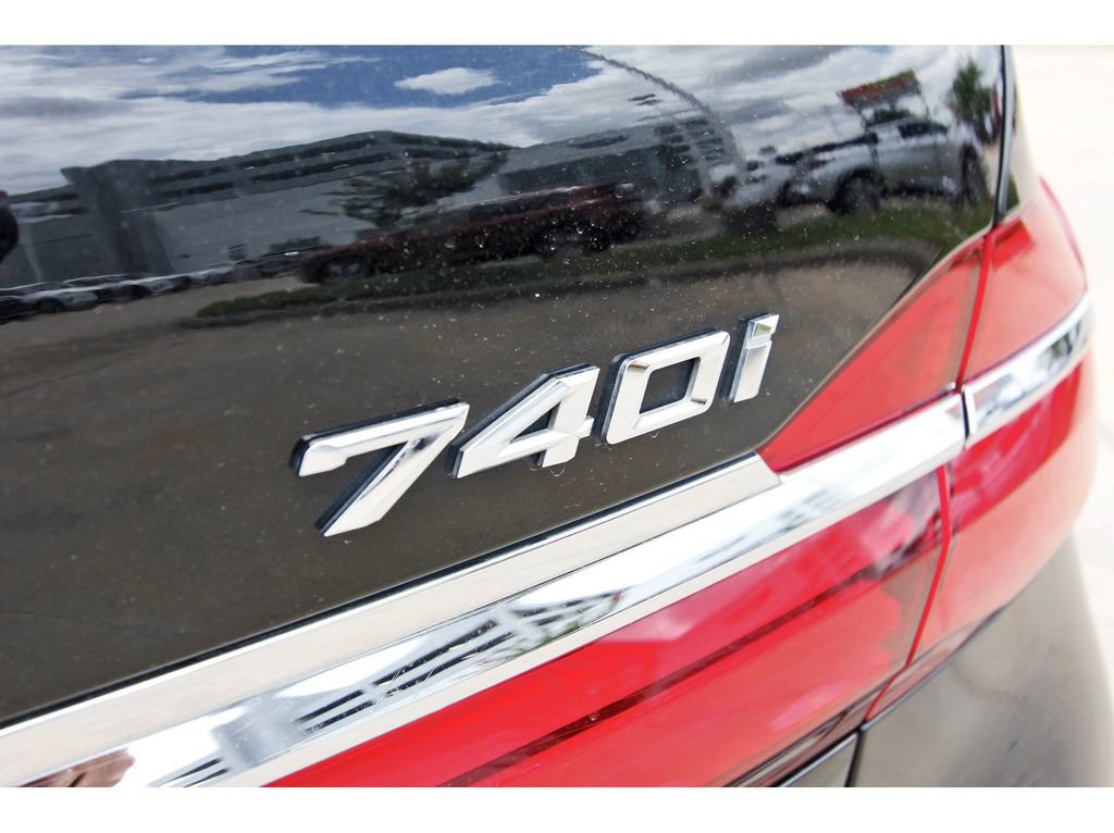 Used 2017 BMW 740i xDrive AWD/4WD image 8