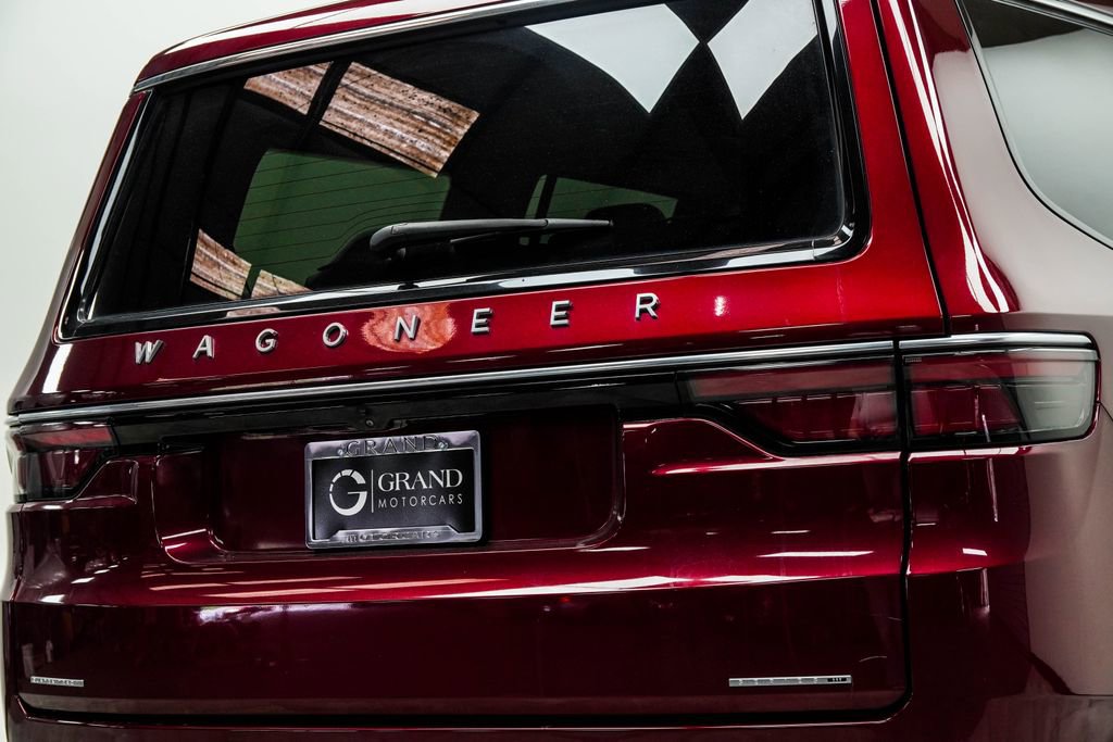 Used 2022 Jeep Wagoneer Series III w/ Premium Group I AWD/4WD image 18