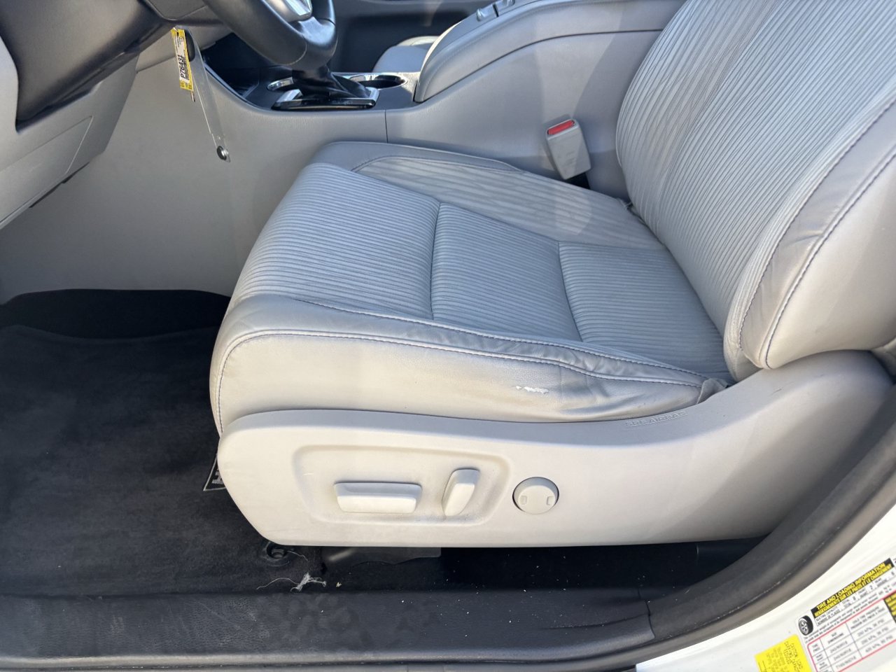 Used 2017 Toyota Highlander Plus w/ Carpet Mat Package FWD image 18