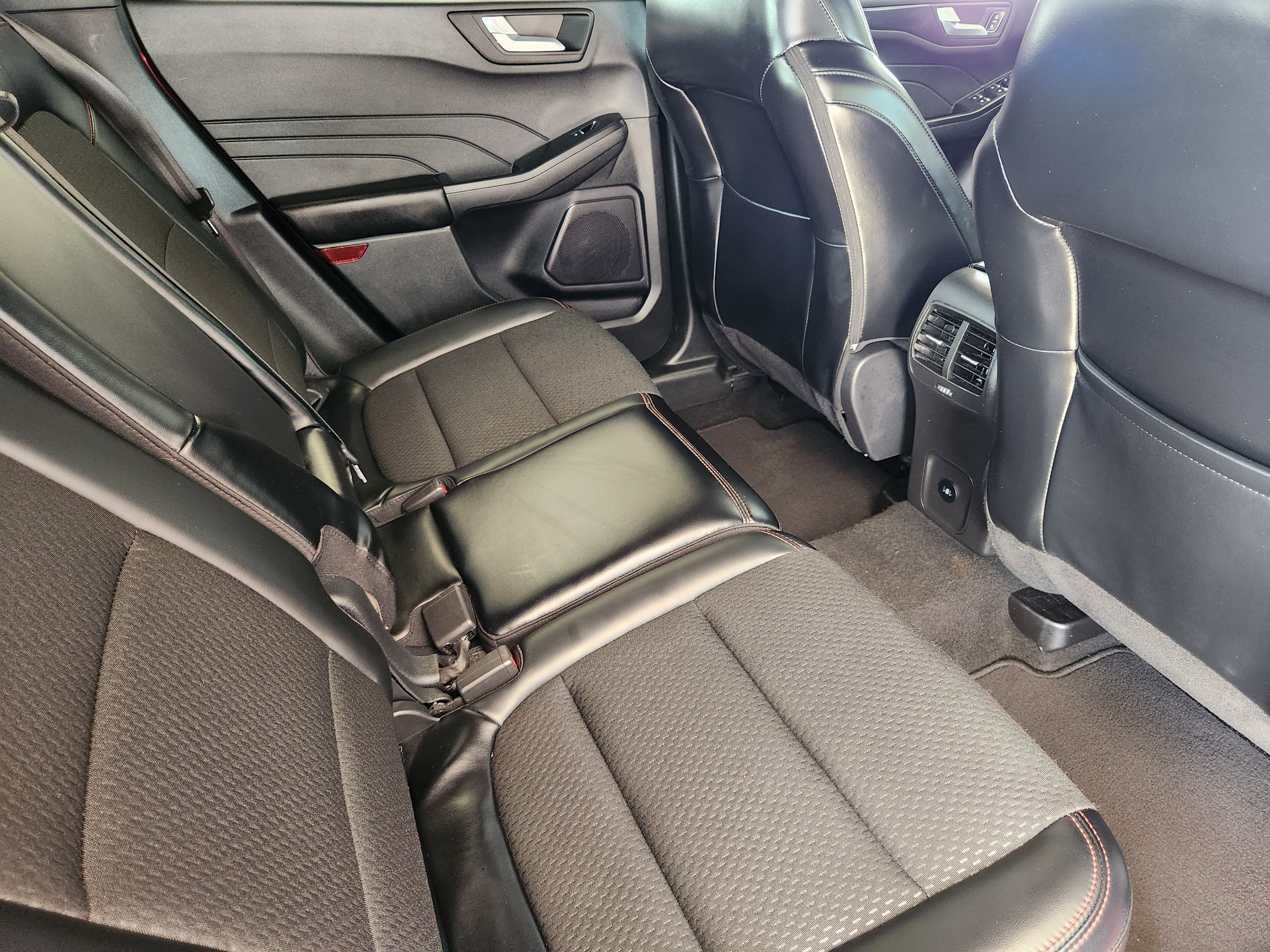 Used 2025 Ford Escape ST-Line FWD image 33
