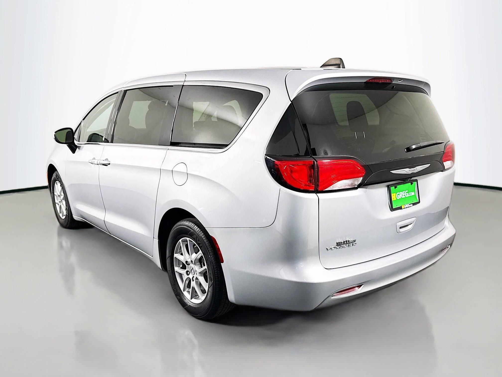 Used 2023 Chrysler Voyager LX FWD image 7