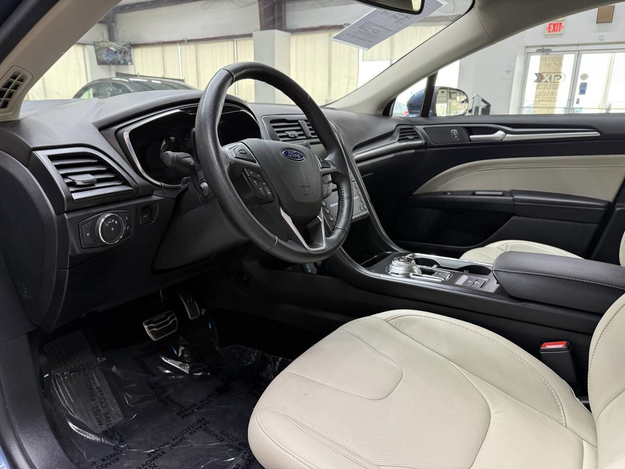Used 2018 Ford Fusion Titanium FWD image 19
