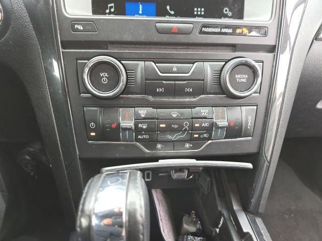Used 2017 Ford Explorer XLT w/ Equipment Group 202A FWD image 12