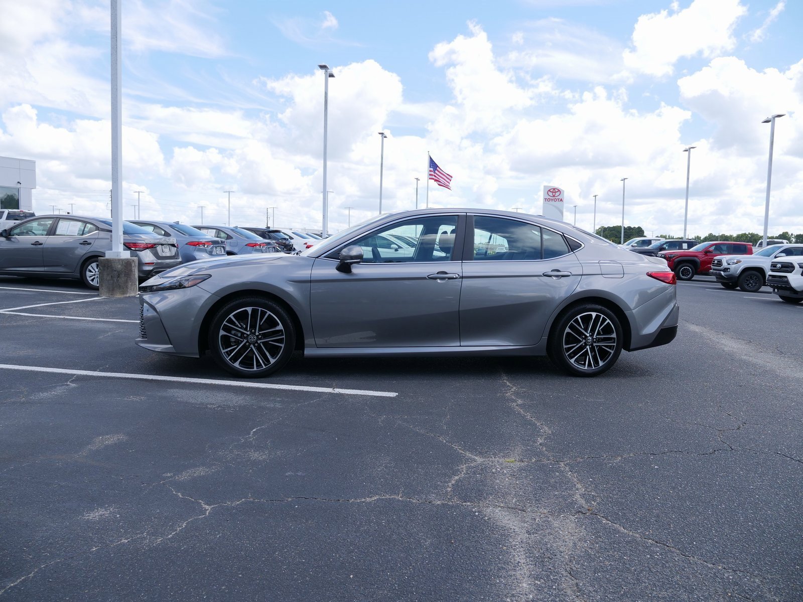 Used 2025 Toyota Camry XLE image 7