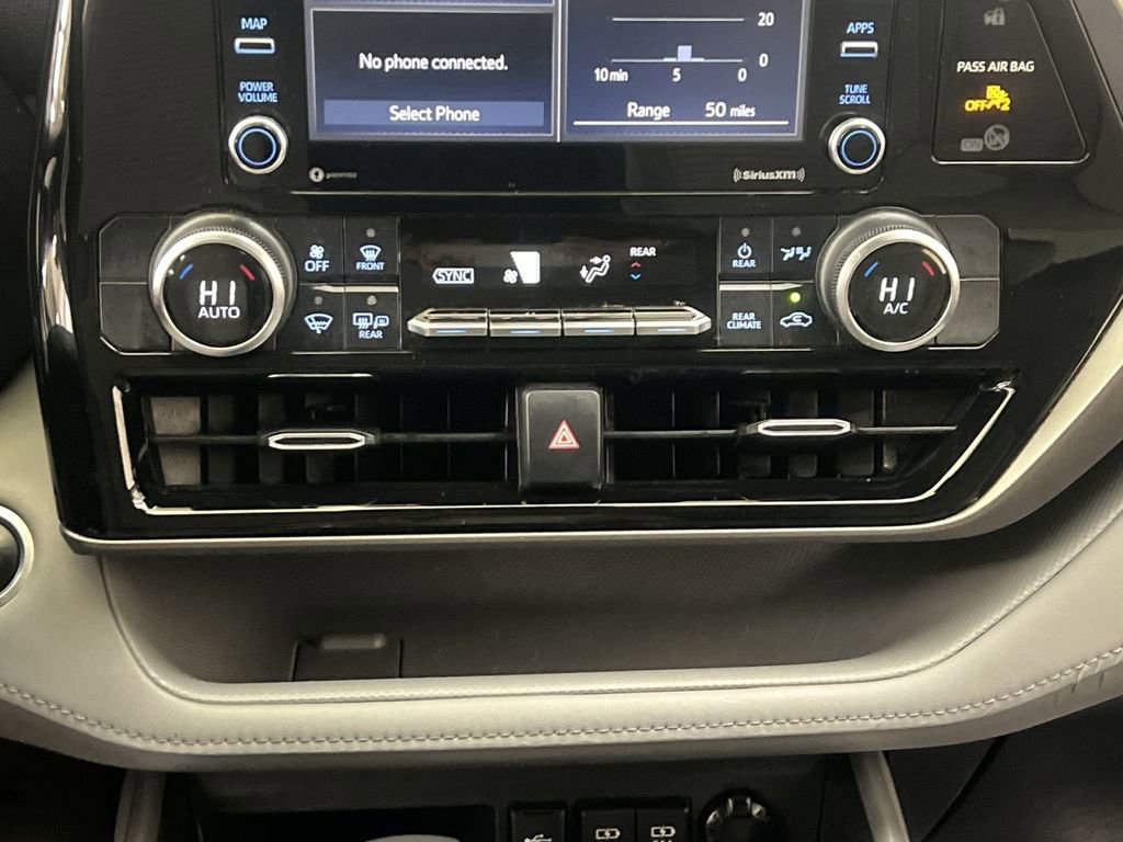 Used 2020 Toyota Highlander L image 19