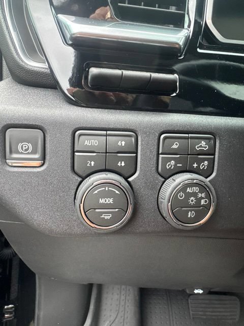 New 2026 Chevrolet Silverado 1500 High Country AWD/4WD image 15