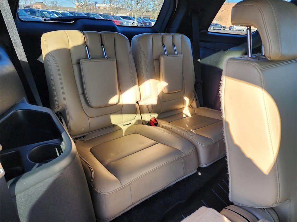 Used 2017 Ford Explorer XLT w/ Equipment Group 202A image 24