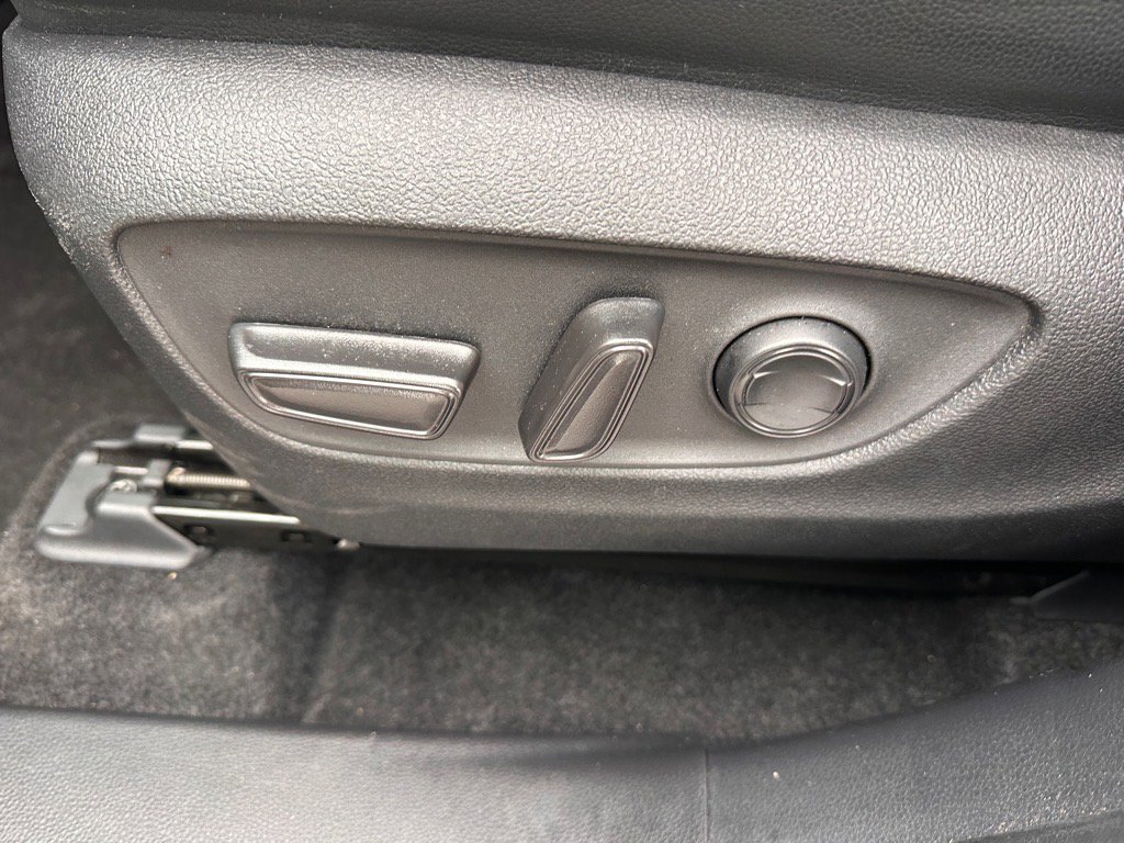 Used 2024 Toyota Highlander XLE image 17