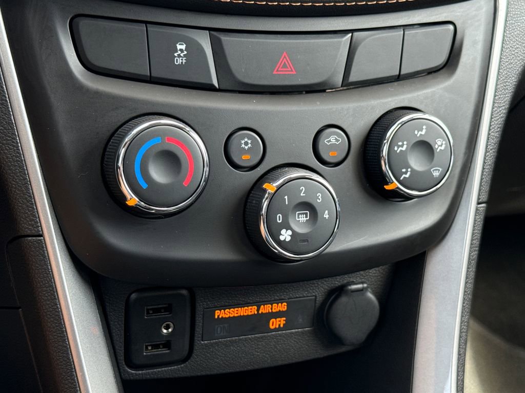 Used 2020 Chevrolet Trax LT w/ LT Convenience Package FWD image 21