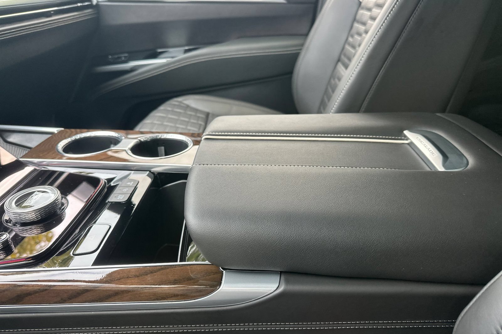 Certified 2025 Cadillac Escalade ESV Sport Platinum w/ LPO, ONYX Package AWD/4WD image 30