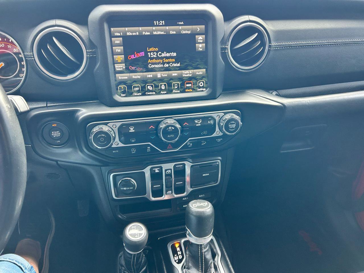 Used 2018 Jeep Wrangler Unlimited Sahara AWD/4WD image 4