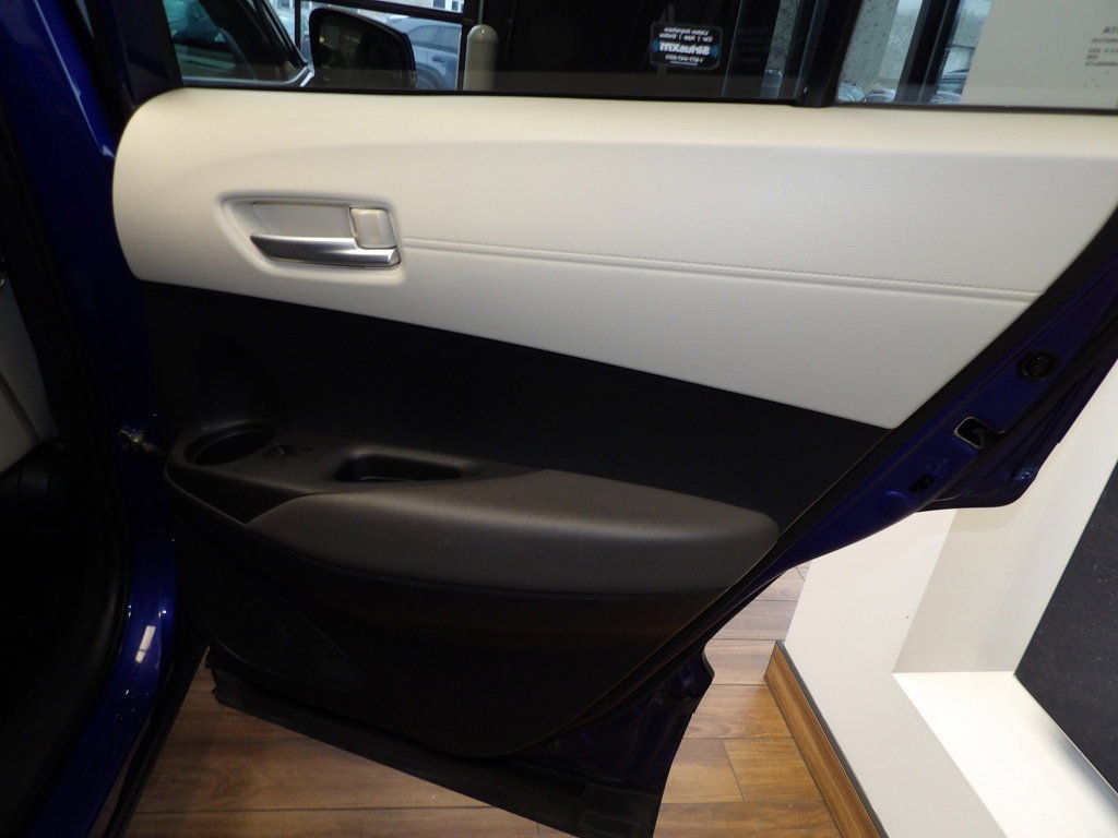 Used 2022 Toyota Corolla Cross XLE image 16