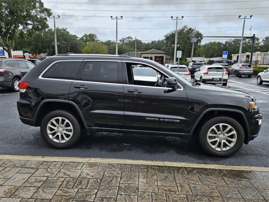 Used 2021 Jeep Grand Cherokee Laredo image 16