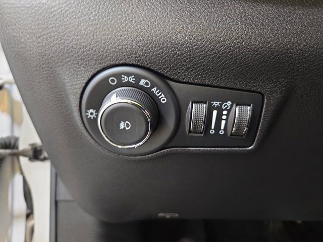 Used 2022 Jeep Compass Latitude image 28