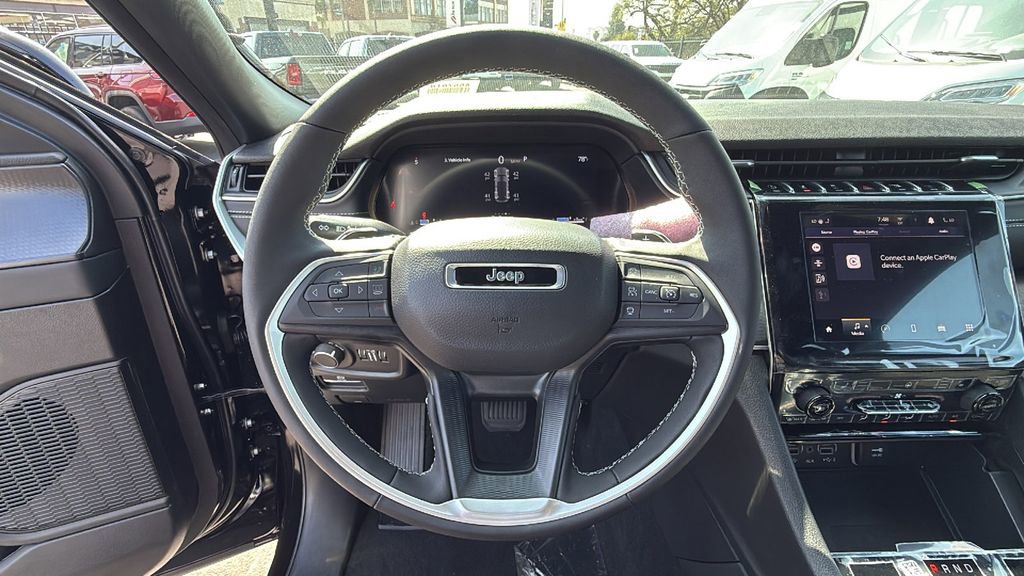 New 2025 Jeep Grand Cherokee Altitude image 23