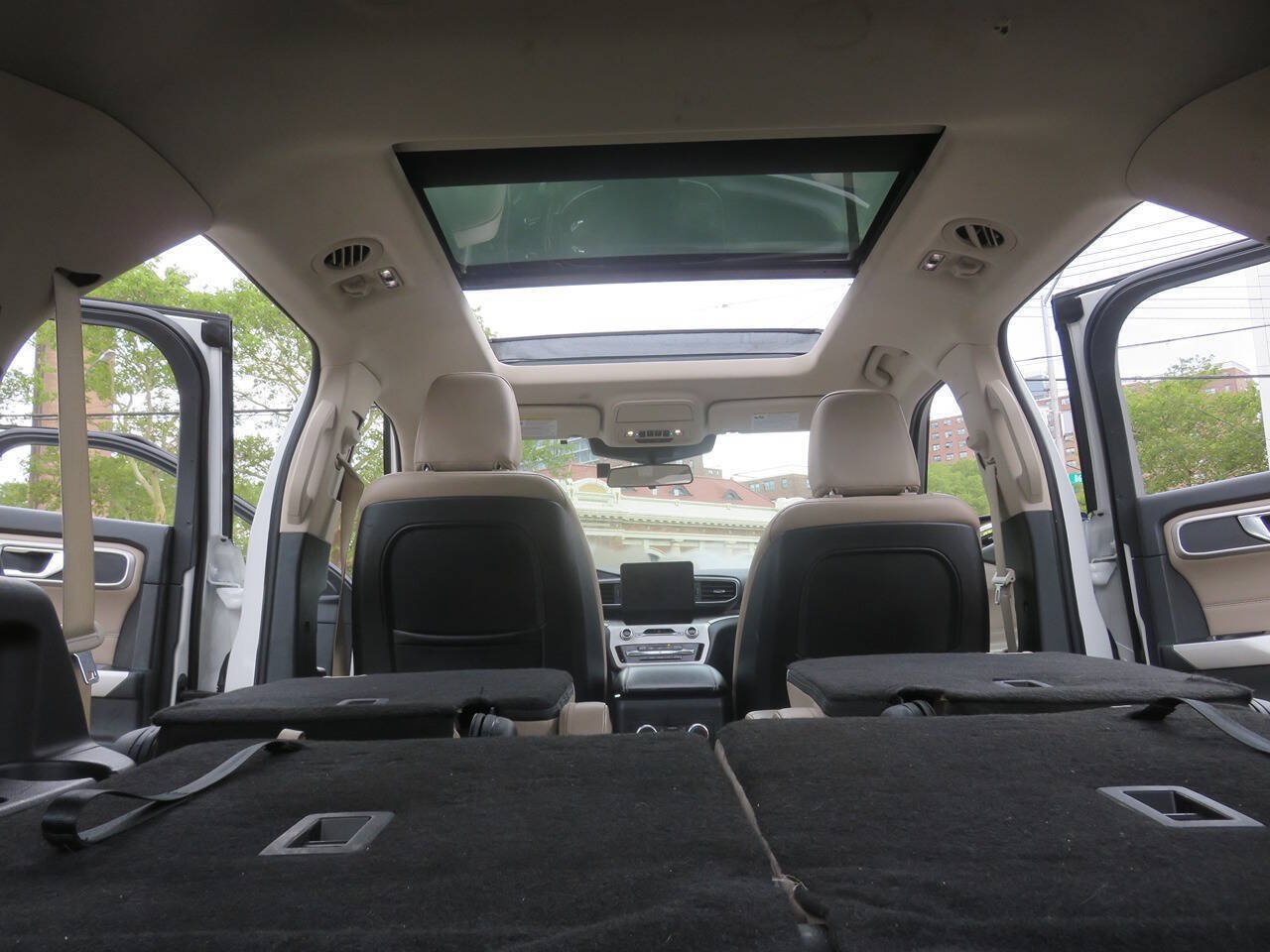 Used 2020 Ford Explorer XLT w/ Equipment Group 202A AWD/4WD image 24