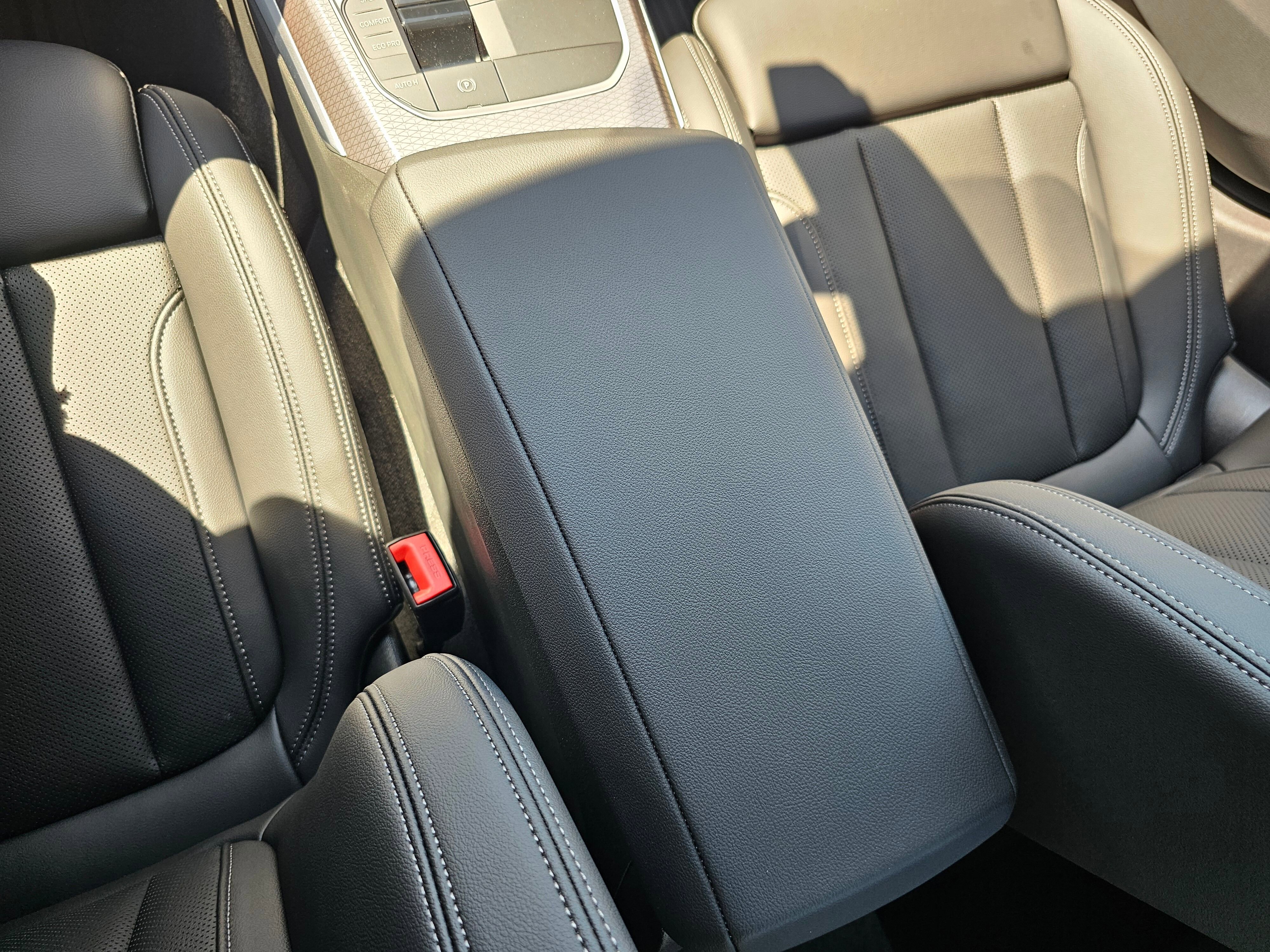 New 2025 BMW 330i xDrive Sedan w/ Premium Package image 23