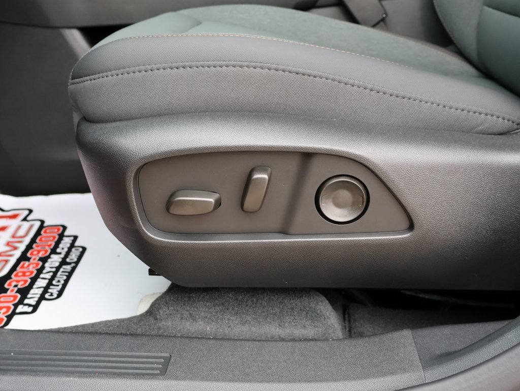 New 2026 GMC Terrain AT4 w/ LPO, Black Badging Package AWD/4WD image 14