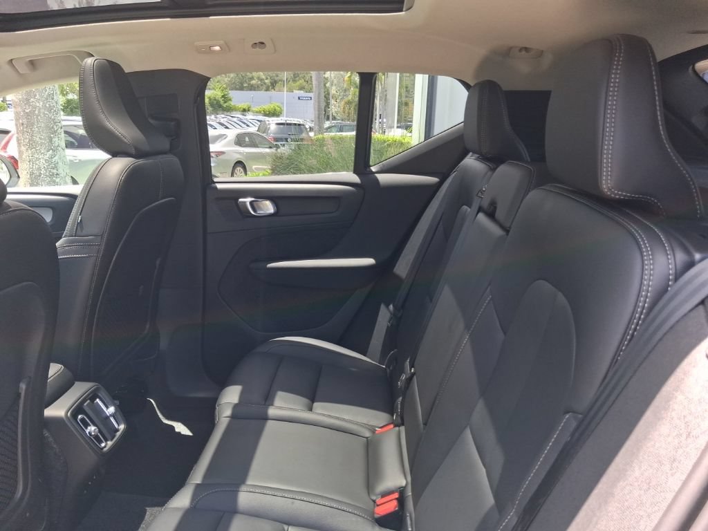 Certified 2026 Volvo XC40 B5 Plus AWD/4WD image 8